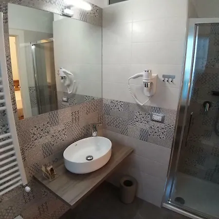 Frühstückspension La Rosa Felice 4*